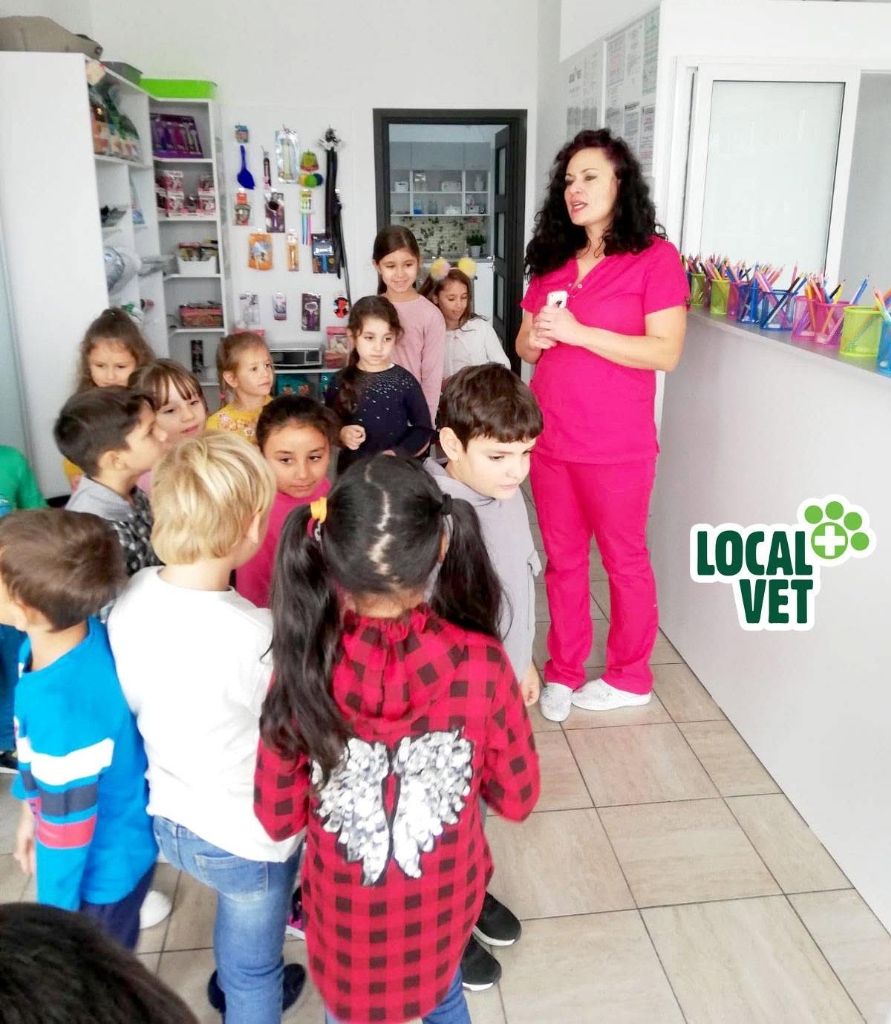 Dr. Ana-Maria Bratu prezentând clinica copiilor